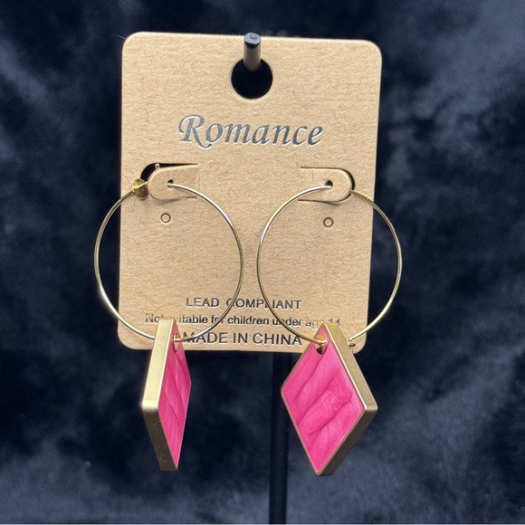 🌴 Pink Geometric Hoop Earrings - Picture 3 of 3